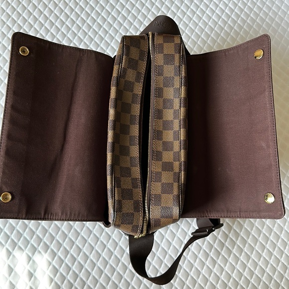 Louis Vuitton Naviglio Damier Ebene Luxury Authentic Messenger Bag - Picture 5 of 17